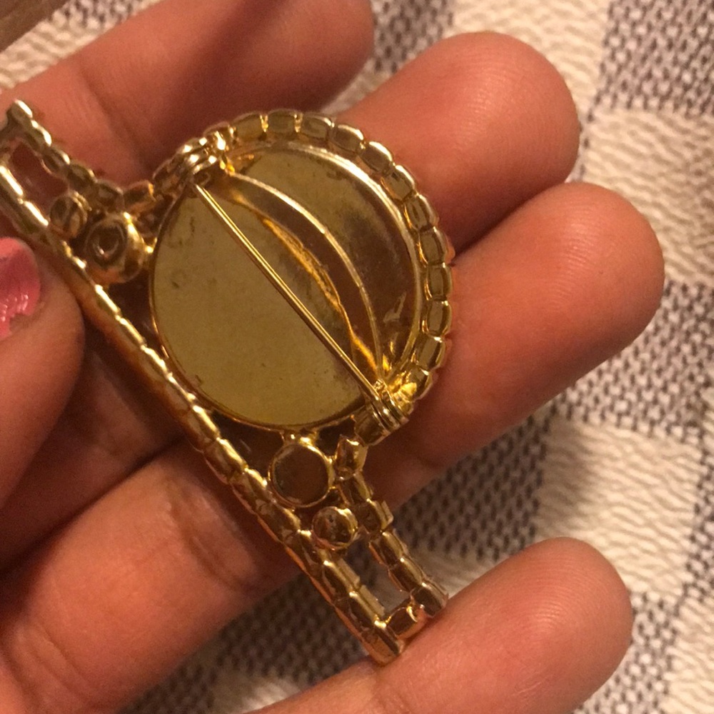 Brooche - Picture 3 of 4